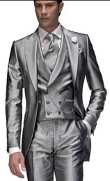 2018 New Silver Grey Wedding Tuxedos Style One Button Groom Tuxedos Peak Lapel Groomsmen Man Mens Wedding Suits JacketPants4022103