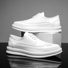 Fashion Derby Leather Men Shoes White Brogue Lace Up Solid Simple Dress Business Casual Party Wedding Flat For Man 240410