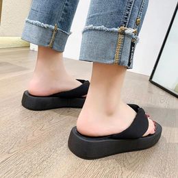 Slippers 2024 Spring Summer Flip-toe Thick-soled Platform Shoes Flip-flops Flat Bottom Sandals Women Slipper