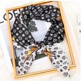 Top Designer Woman Silk Scarf Fashion Letter Brand Brand Brand Small Scarf Variable Pesta Accessori Attività Regali 70X70CM