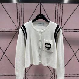 2024 디자이너 ch new new 여자 스웨터 고급 품질 줄무늬 가디건 스웨터 스트레치 니트 탑