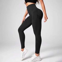 Lulemen tops shorts Yoga pants for women with high waist and lifted buttocks seamless external wearing of cropped tight fitting slimming lifting sports a