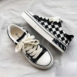 Casual Shoes 2024 Summer Men Sneaskers Fashion Chequered Canvas Trend Mixed Colours Board Comfortable Low Top Sneakers