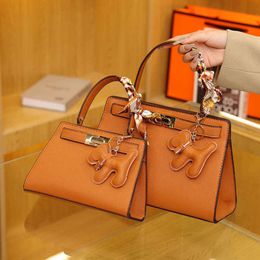 Wholesale Pu Leather Tote Bag Brand Luxury Fashion Hanging Ornament Ladies