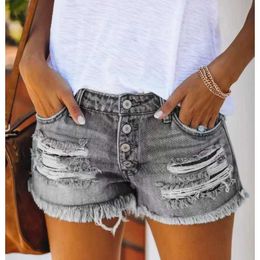 Kvinnors shorts 2024 Summer Fashion Hot Sales Trends European och American Trends Womens Perforated Tassel Denim Straight Chest Shorts Y240420