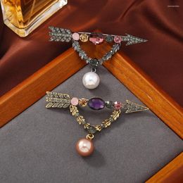 Brooches Exquistie Women Men Cupid Archery Pearl Pins Fashion Rhinestone Classic Design Unisesx Party Banquet Corsage Buckles