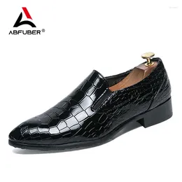 Casual Shoes Luxury Fashion Crocodile Pattern Leather Men Pointed Toe Loafers Male Embossed Dress Wedding Party