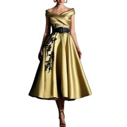 Elegant Short Satin Off Shoulder Mother of the Bride Dresses A-Line Satin Godmother Dresses Formal Party Gown Pleats La madre del vestido de novia Women Dresses