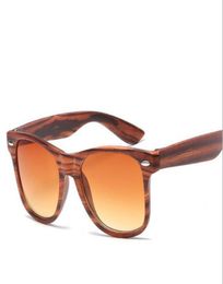 Fashion Wood Grain Sunglasses Women Summer Style Vintage Sun Glasses High Quality Brand Square Eyewear Rivets Coating Glasses 12pc3149472