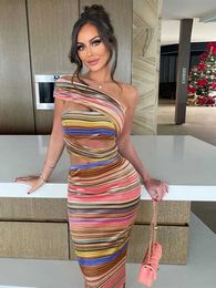 Abiti sexy urbani Stripe Hugcitar Y2K Abiti senza maniche Bodycon senza schienale Maxi Abiti Cavalchi Women Club Outfit della festa di compleanno Y240420