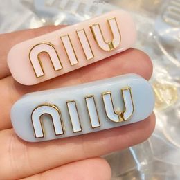 Designer M Letter Hair Clips Resin Side Womens Hairpin Light 2023 Spring Clip Birthday Present For Friend Jewellery