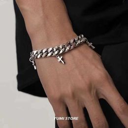 سلسلة أزياء Punk Cross Pendant Bracelet للرجال للنساء Trend Tentanium Steel NK Chain Hip Hop Male Association مجوهرات شحن مجاني Y240420