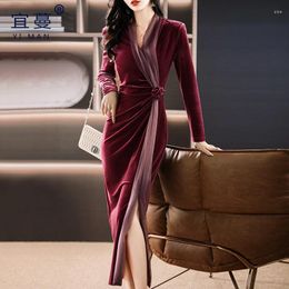 Casual Dresses Miiiix High Slit Velvet Dress For Women's Autumn And Winter 2024 Fashionable High-end Banquet Temperament V-neck