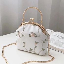 Bags Vintage Lace Flowers Shell Lock Purses for Women Wedding Bag Small Bags Chain Women Shoulder Crossbody Bag Fringe Bags