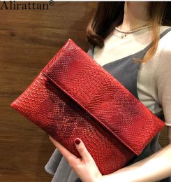 Clutches Alirattan New Folding Envelope Clutch Bag for Women 2022 Female European And American Trend Snake Hand Wild Party Shoulder Bag
