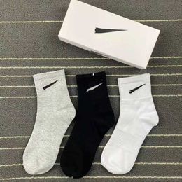 2023 Sale Sports Socks Couple Tubesocks Designer Mens Personality Female Design Teacher School Style Mixed Color n City for Man Women Pure Cotton