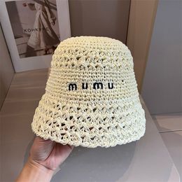 Summer Designer Bucket Hat Handmade Woven Straw Hat 4 Colors Luxury Sunhats Fashion Letter Embroidered Beach Cap Wide Brim Hats