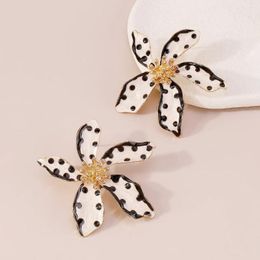 Stud Earrings Summer Korean Cute Flower For Women Fashion Sweet Woman Vacation Big Earring