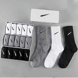 Designer Sock for Men Stockings Grip Socks Motion Cotton Solid Color Classic Hook Ankle Breathable Black White Basketball Football Sports with Box