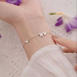 Chain 925 Silver Diamond-Studded Butterfly Bracelet Womens Fashion Temperament Flower Adjustable Bracelet Y240420