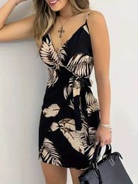 Kentsel Seksi Elbiseler Yaz Bohem Spagetti Strap Bodycon Elbise Tropikal Baskı V-Neck Wrap Kadınlar Kolsuz Tatil Seksi Mini Elbise Vestidos Y240420