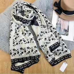 2023 popular men's and women's letter scarf outdoor travel are very temperament