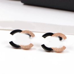 Elegant Gold Black Classic Letter Ear Stud Earring Charm Pardrop Dangle Drop Earring Luxury Brand Designer Earring Women rostfritt stål Guldsilverpläterade smycken