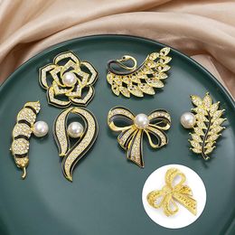 Brooches Korean Version Fashion Small Fragrance Pearl Rhinestone Brooch For Women Retro Anti-light Clothing Pins Jewellery Accessories