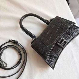 2024 New B-letter Hourglass Cowhide Pattern Womens Bag Handheld One Shoulder Oblique Cross Xs Physical Belt 80% Off Outlets Slae