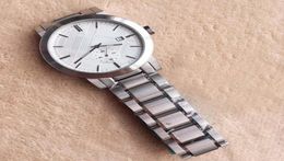 Mode Männer Armbandwatch 42mm Britisch -Stil Quarz Chronographen Datum Herren Uhr Uhren Silber Edelstahlarmband Weiße DI2591745