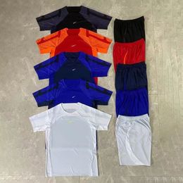 Mens Tracksuits Designer Tracksuit Shirts Shorts Two-Piece Tech Set Womens Fiess Suit Print Snabbtorkning av andning Sportkläder Jogger Basketball Soccer T-shirt