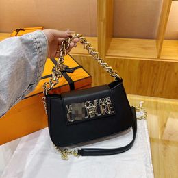Underarm Bag 2024 New Fashionable French Niche High-end Feeling, Western-style Women's Day Packs Versatile Chain Crossbody Bag