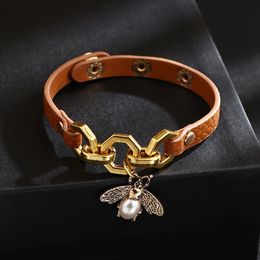 Charmsmic Vivid Bee Pendant Charms Bracelets Bangles For Women Punk Style Brown PU Leather Metal Button Jewelry 240422