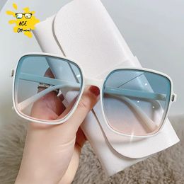 Square Sunglasses Woman Retro Vintage Gradient Sun Glasses Female Clear Lens Black White De Sol Glasse 240417