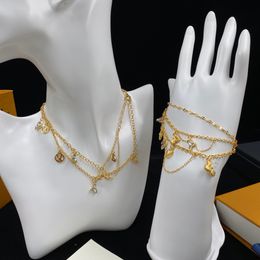 Designer halsband guld och silver halsband armband sätter inga regler små tillbehör med smycken gåvor ge dam