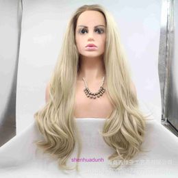 HD onda corporal Destaque Lace Fronteiro Humano Human Wigs Para mulheres Gold longos cabelos encaracolados na frente do gancho de mão livre para dividir a peruca de seda de alta temperatura fosca