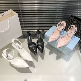 Designer Sandals formale con tacco alto tacco singolo p -triangolo gattino tacchi sandalo per donne scarpe da sposa rosa bianco