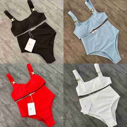 Novo designer de moda Celbrand Bikini Mulheres Lacas multicoloridas Up Bikinis Bikinis Split Swimsuits Classic Letters Awearwear Beach Luxury Bathing Suits