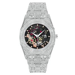 Men Luxury Brand Gold Watches Fashion Alloy Band Hip Hop Diamond Skeleton Date Quartz Watch Relogio Masculino Ouro Reloj Hombre 240417