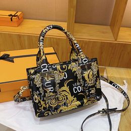 Small Shoulder for Women's Handbag New 2024 Versatile and High-end Feeling, Popular Casual Crossbody Bag