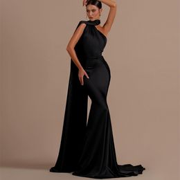 리본 인어 주름 스윕 트레인 지퍼 뒷면 여성을위한 섹시한 긴 검은 새틴 고삐 네크 라인 이브닝 드레스
