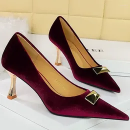 Dress Shoes Women 7cm High Heels Wedding Pumps Lady Luxury Designer Metal Buckle Middle Low Burgundy Green Velvet Prom