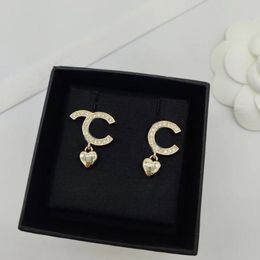 2023 Luxury quality charm stud earring with diamond and nature shell beads heart shape have box stamp PS3505307e