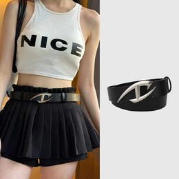 Waist Chain Belts 2024 New Punk Belt Gothic MenWomen Metal Buckle Belts Design Vintage Pu Leather Fashion Waistband Jeans Pants Decor Belt Y240422