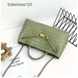 Handheld Girl Woven with Crossbody New East/west Underarm Venatas Andiamo Shoulder Bags Designer High-end Bottegs Luxury Saddle Bag Large Bucket Leather One M53A