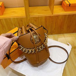 New Bucket Leisure Fashion Korean Edition Solid Color Handheld Women's Day Packs Chain One Shoulder Crossbody Bag Tide