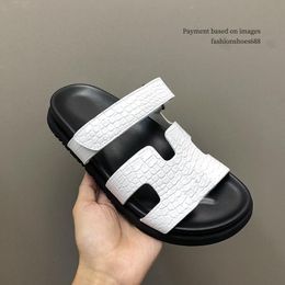 Roman style sandals slippers couples mens shoes leather splicing outdoor comfort womens sandals high-end beach shoes travel sandals and slippers Sizes 35-45 +box