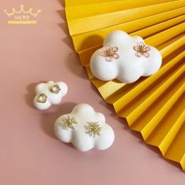 Display Creative New Aromatherapy Plaster Love Earrings Display Props Cloud Earrings Personality Ornaments Photo Props