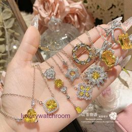 Luxury Tiffenny Designer Brand Pendant Necklaces Camellia Full Diamond Daisy Rich Colour Yellow Series Necklace with Gold Plated Korean Version