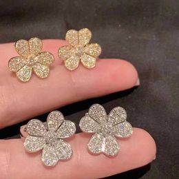 Marca de grife moda van alta edição lucky grama orelha para mulheres luxo leve e clipe requintado incrustado com diamante trifolium bestrings jóias